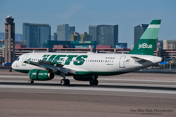 Airbus A320-232 (N746JB)