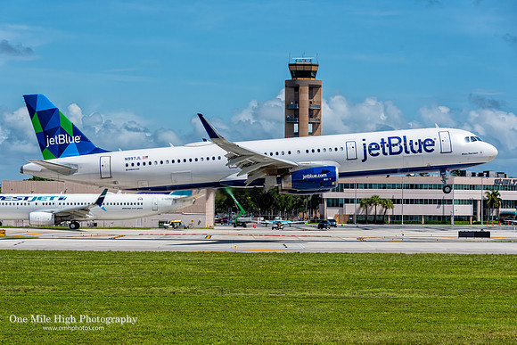 Airbus A321-231 (N997JL) - "Blues That Girl"