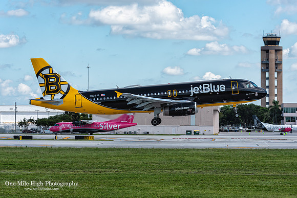 Airbus A320-232 (N632JB) - "Bear Force One"