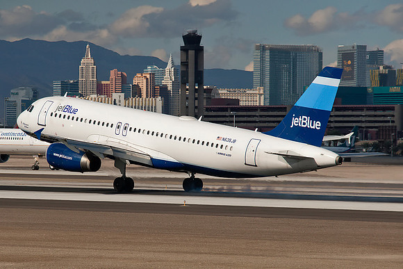 Airbus A320-232 (N635JB)