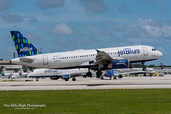 Airbus A320-232 (N579JB) - "Can't Stop Lovin' Blue"