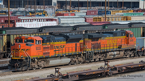 General Electric EMD SD70ACe - BNSF #9233