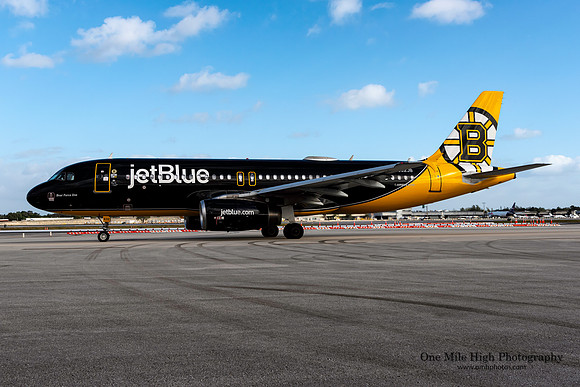 Airbus A320-232 (N632JB) - "Bear Force One"