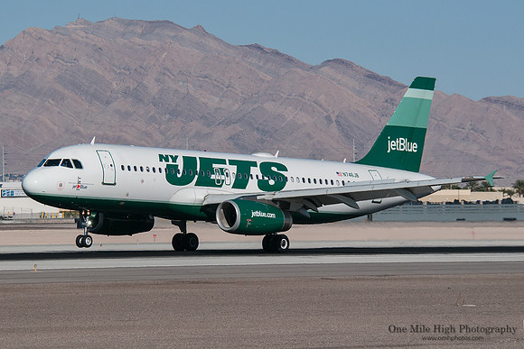 Airbus A320-232 (N746JB)