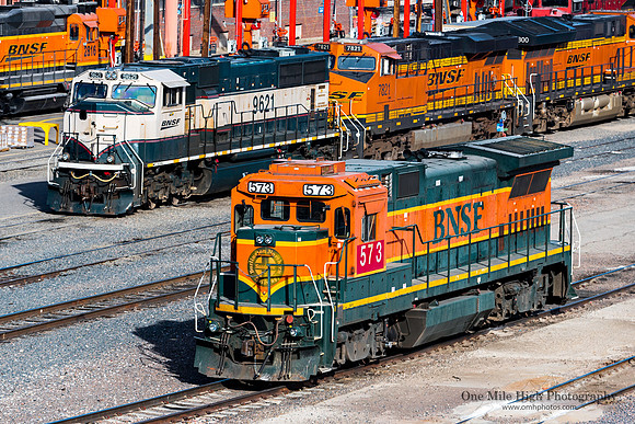 GE B40-8W (BNSF #573)