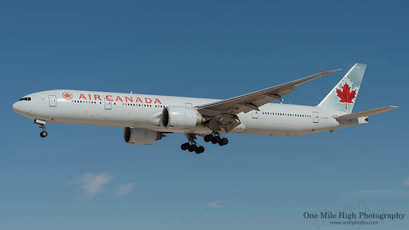 Boeing 777-333(ER) (C-FIUR)