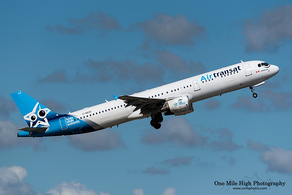 Airbus A321-211 (C-GEZO)