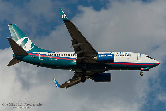 Boeing 737-76N (N184AT)