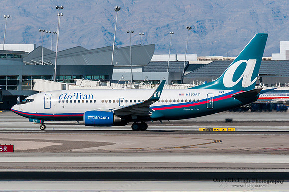 Boeing 737-7BD (N283AT)