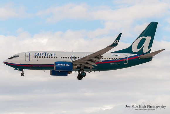 Boeing 737-76N (N261AT)
