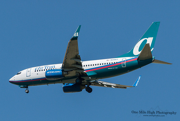 Boeing 737-7BD (N311AT)