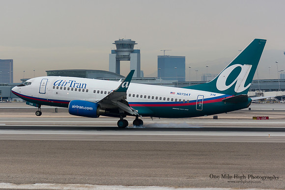 Boeing 737-76N (N273AT)
