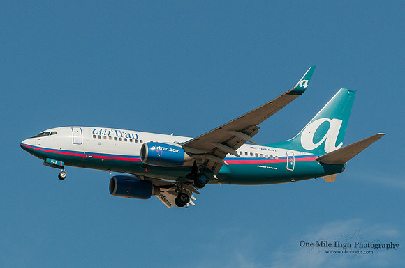 Boeing 737-76N (N285AT)