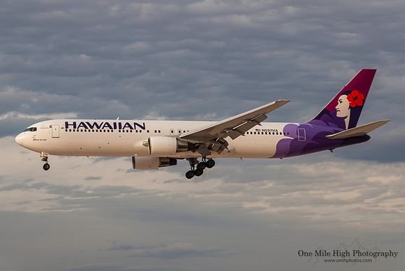 Boeing 767-332 (N597HA)
