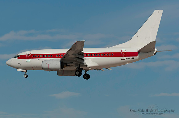 Boeing 737-66N (N365SR)