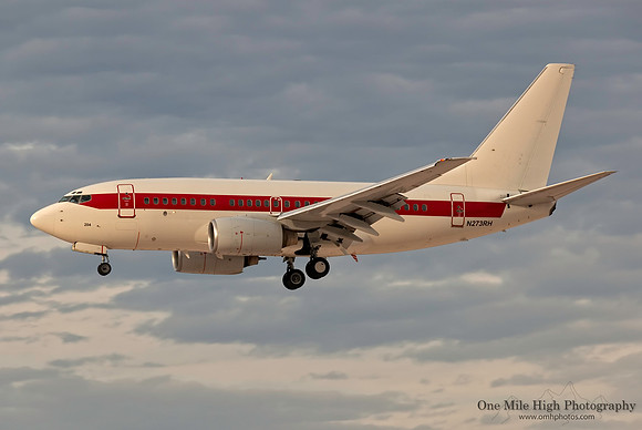 Boeing 737-66N (N273RH)