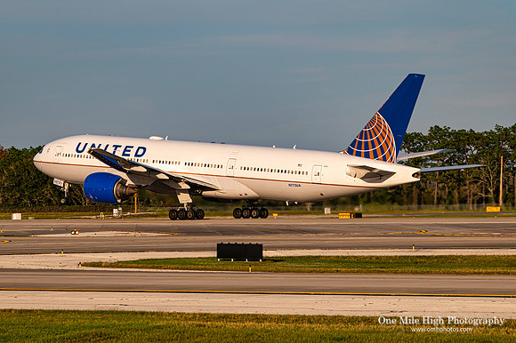 Boeing 777-222 (N773UA)