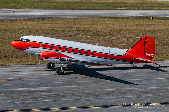 1944 Douglas DC-3C (N115U)