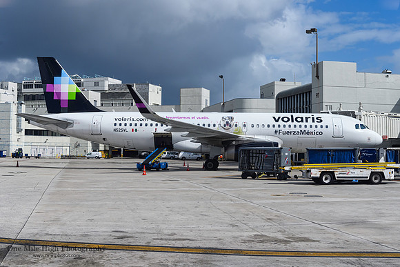 Airbus A320-233 (N525VL)