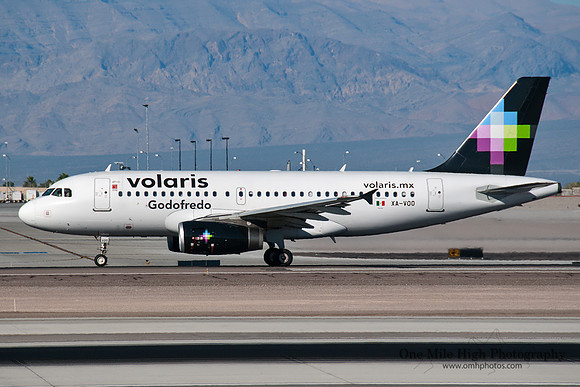 Airbus A319-133 (XA-VOO) - "Godofredo"