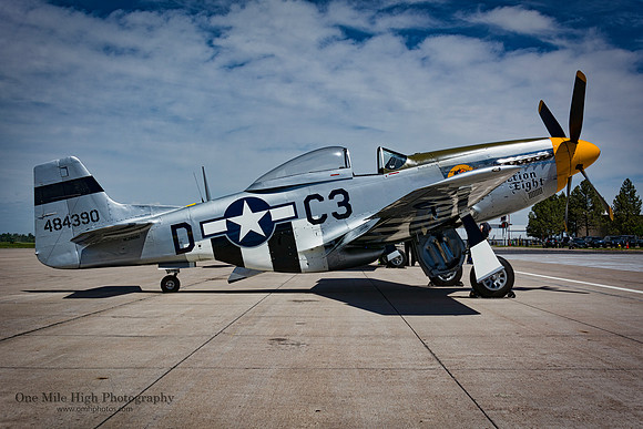 1944 North American P-51D Mustang (NL2869D)