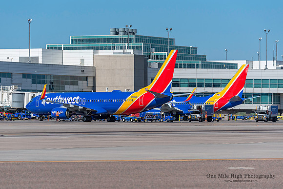 Boeing 737-800 (N8682B)