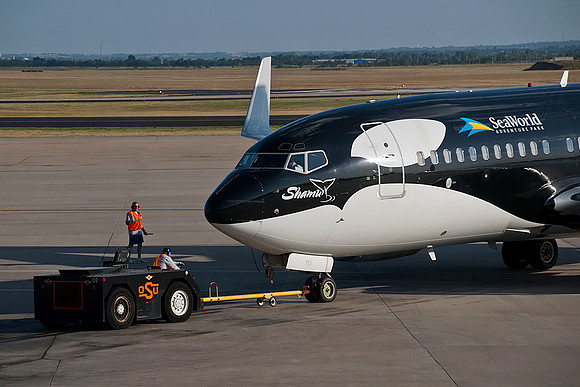 Boeing 737-7H4 (N715SW) - "Shamu"