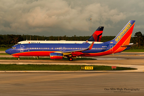 Boeing 737-8H4 (N8329B)