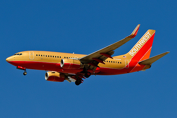 Boeing 737-7H4 (N792SW) - "Classic Gold"