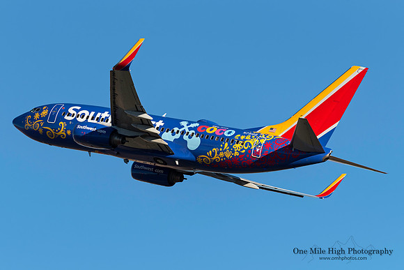 Boeing 737-7L9 (N7816B) - Disney/Pixar Coco