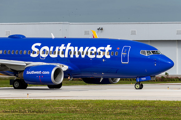 Boeing 737-79P(WL) (N7858A)