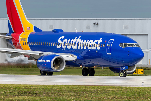 Boeing 737-79P(WL) (N7858A)