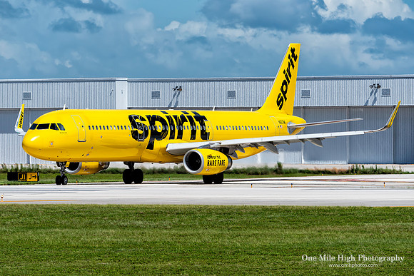 Airbus A321-231 (N657NK)