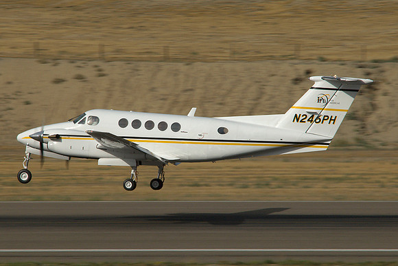 Beechcraft BE-200 King Air (N246PH)