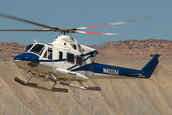 Bell 412 (N413UM)
