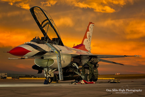Lockheed F-16D Falcon - USAF Thunderbird #8