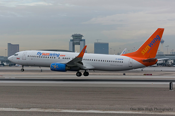 Boeing 737-8BK (C-GOFW)