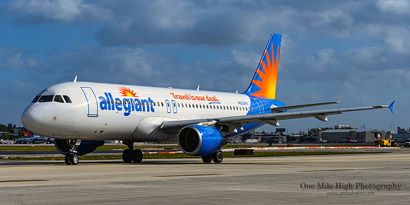 Airbus A320-214 (N222NV)