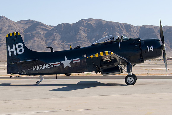 Douglas AD-4N Skyraider (NX2088G)