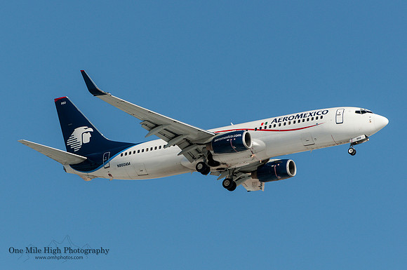 Boeing 737-83N (N860AM)