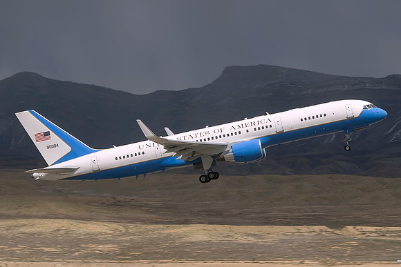 Boeing C-32A (99-0004)