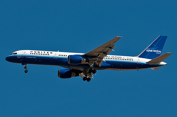 Boeing 757-222 (N542UA) - "Oprah Winfrey Show Farewell Season"