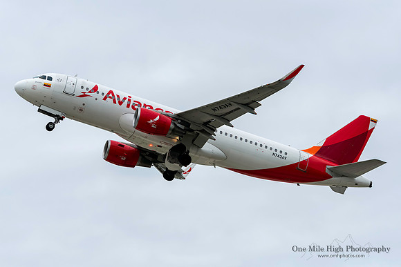 Airbus A320-214 (N743AV) - Fort Lauderdale-Hollywood International Airport (KFLL)