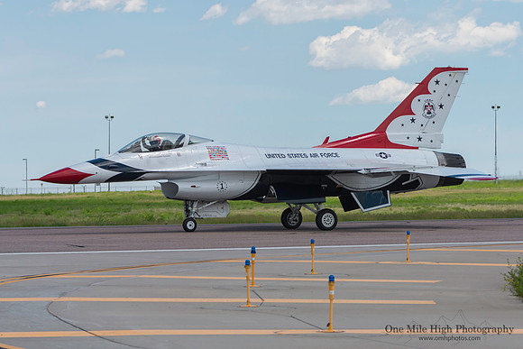 USAF Thunderbird #1 - Commander/Leader (Lt Col Chris Hammond)
