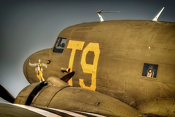 Douglas C-47 Dakota (N87745)