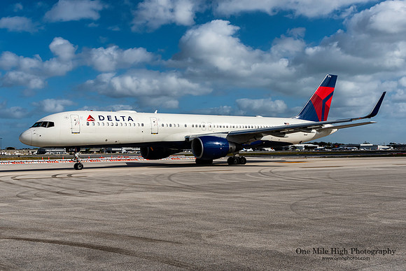 Boeing 757-232 (N6714Q)