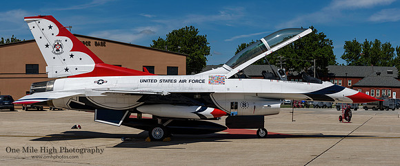 Lockheed F-16D Falcon - Thunderbird #8