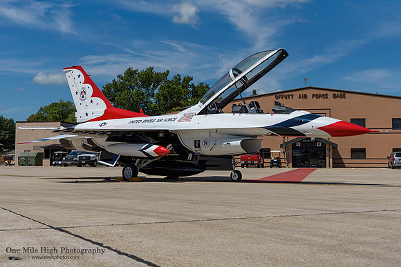 Lockheed F-16D Falcon - Thunderbird #8