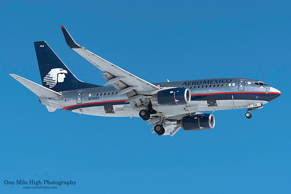 Boeing 737-752 (N784XA)