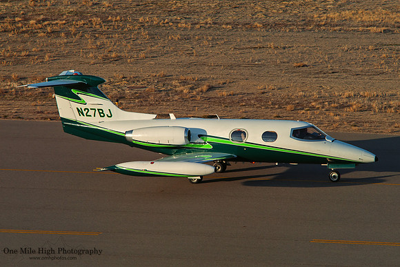 Bombadier - Learjet 24 (N27BJ)